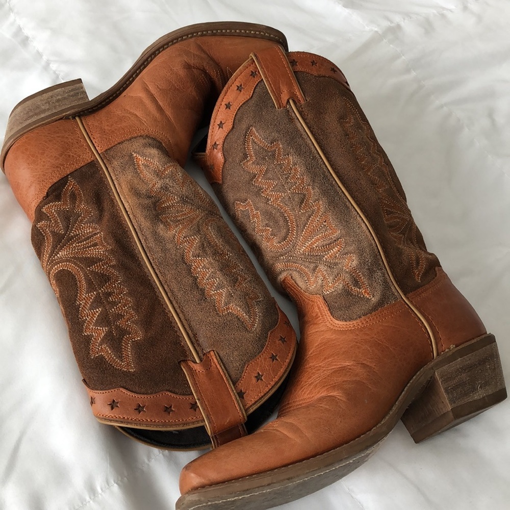 Gorgeous camel brown western square toe boots